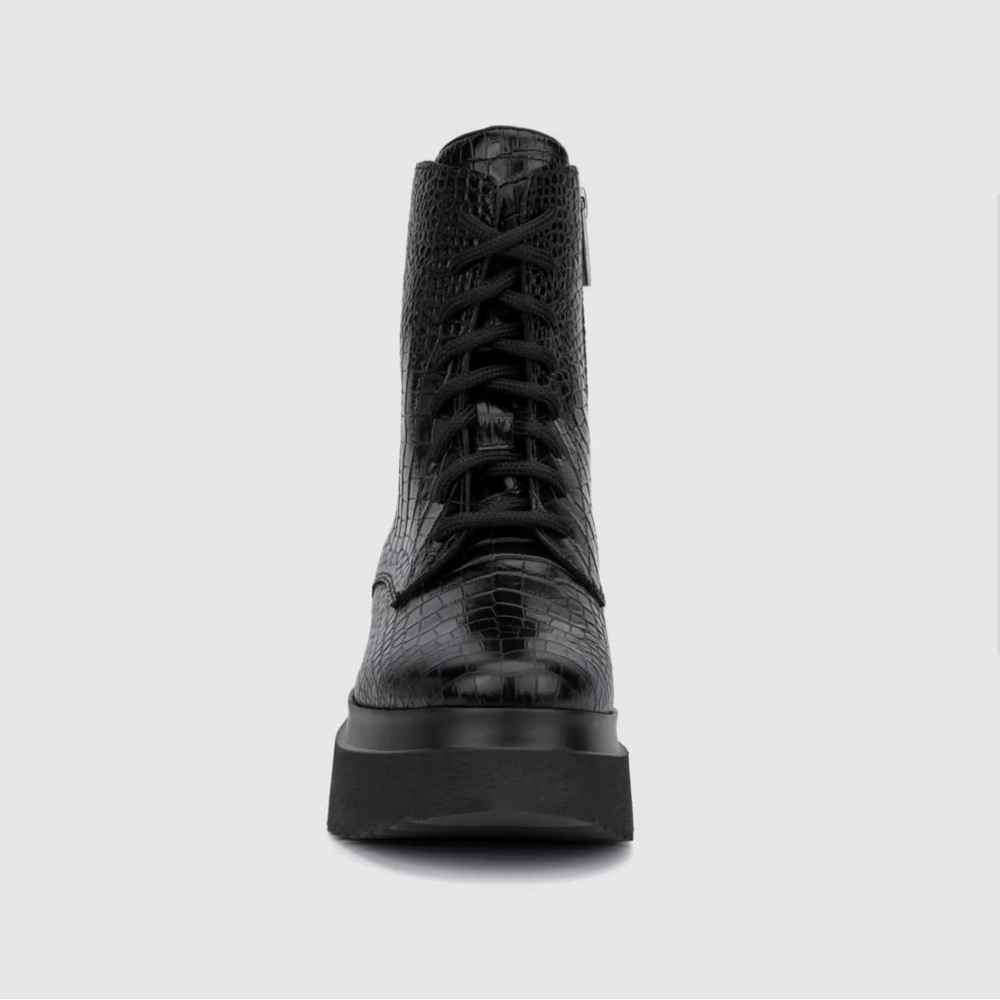 New in Box : Ornella Aquatalia Boots
